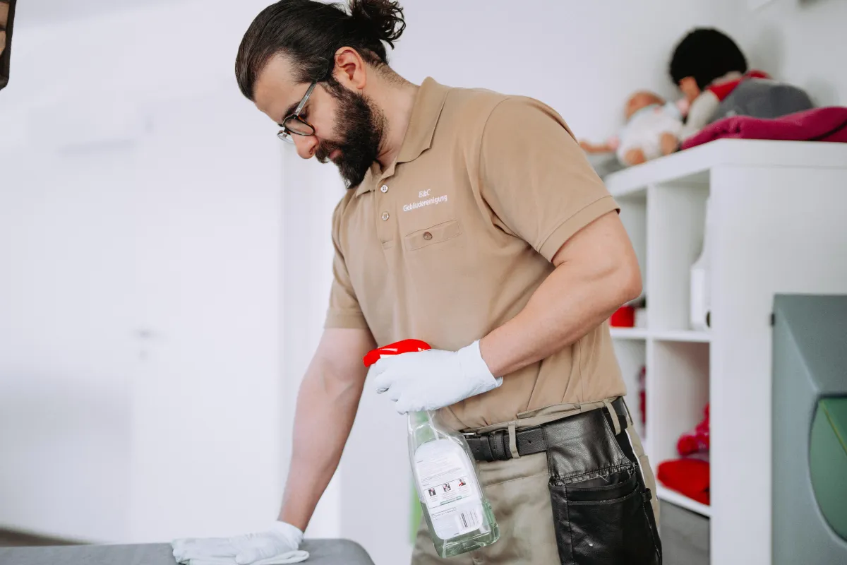 Cleaning in a bright object, mini job